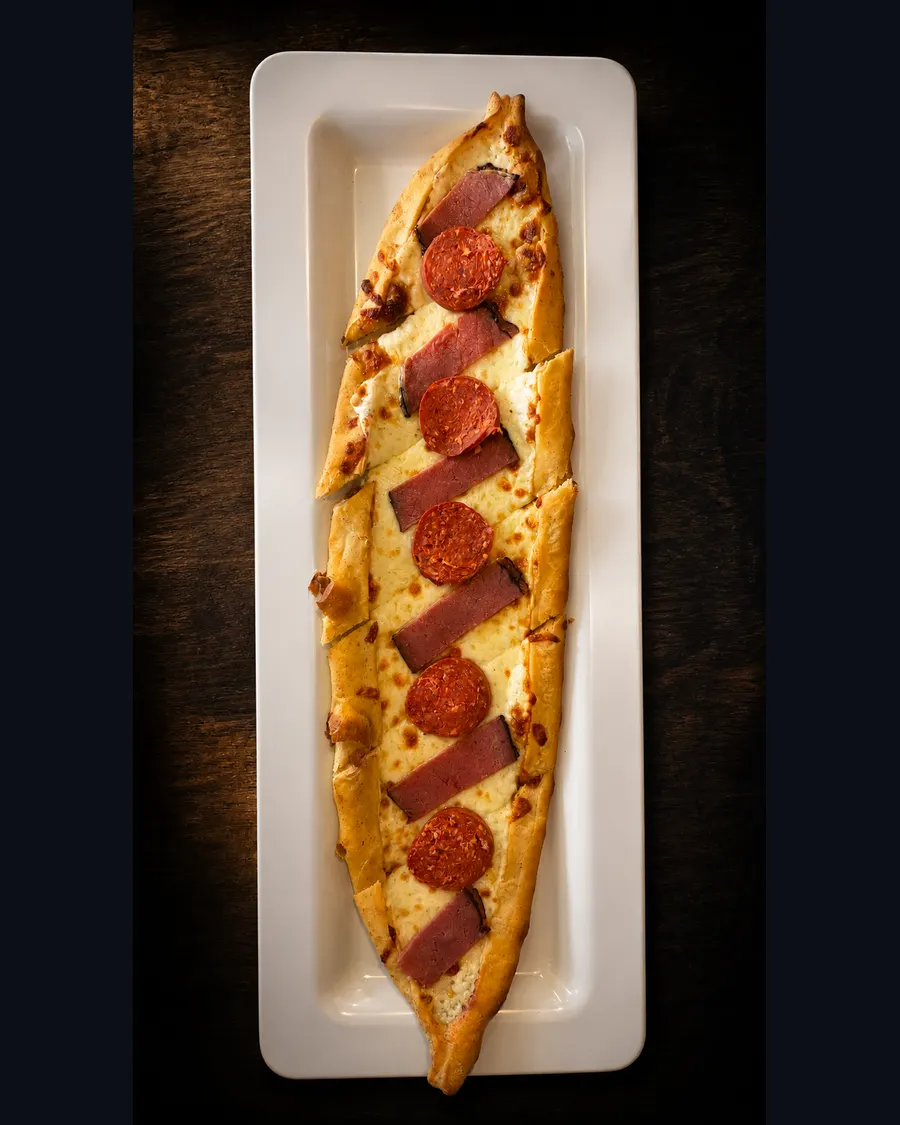 Mixed sucuk and pastırma pide