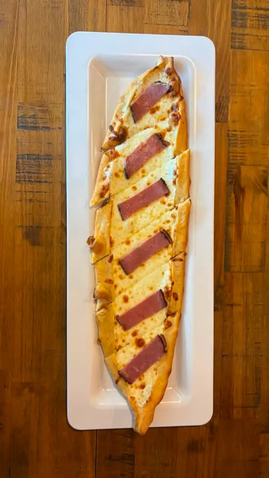 Pastirmali Pide (Pastrami Pide)